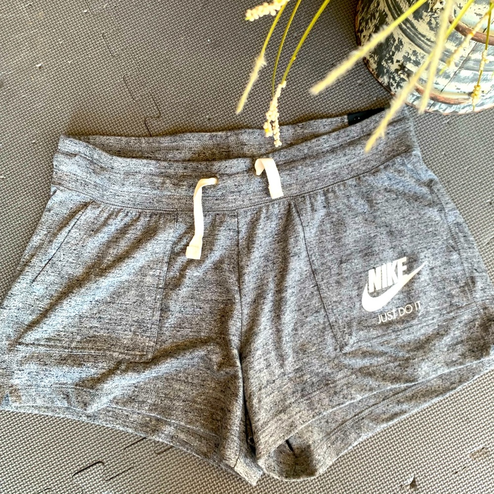 NWT Nike standard fit knit shorts